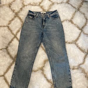 Abercrombie mom jean size 27s and 28s
